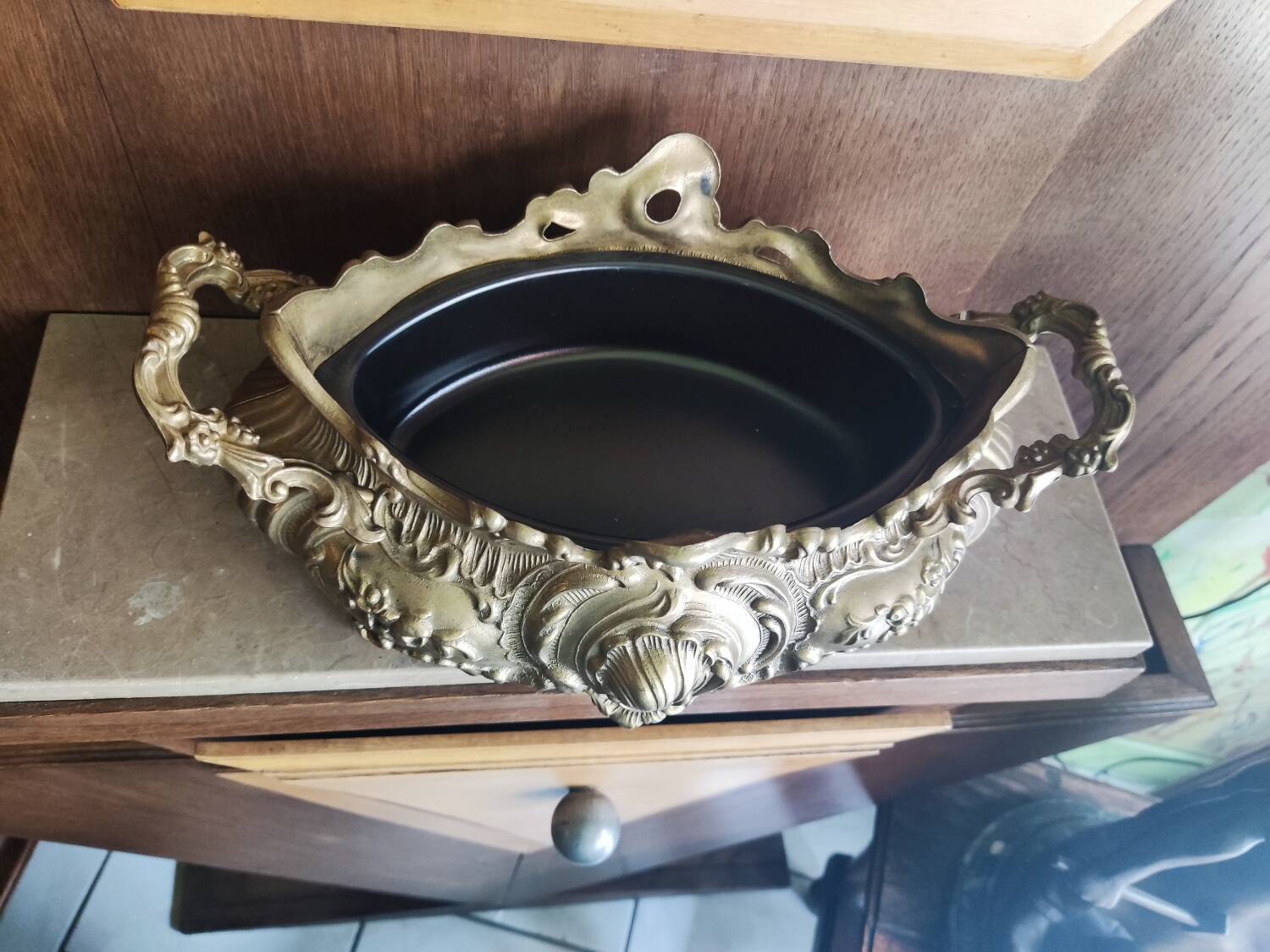 Bronze planter from the early 19th century