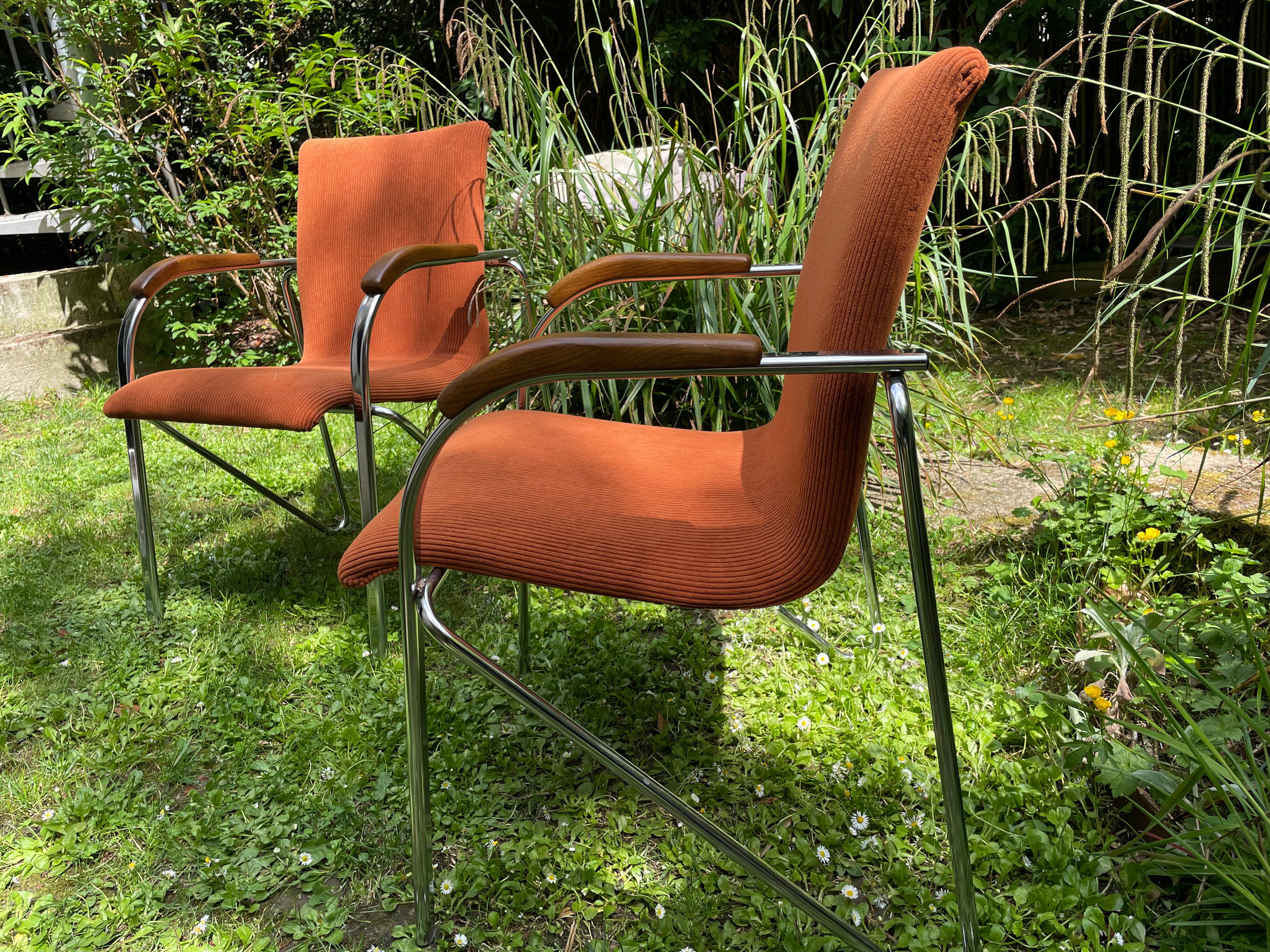 Paire de fauteuils année 70 métal chromé