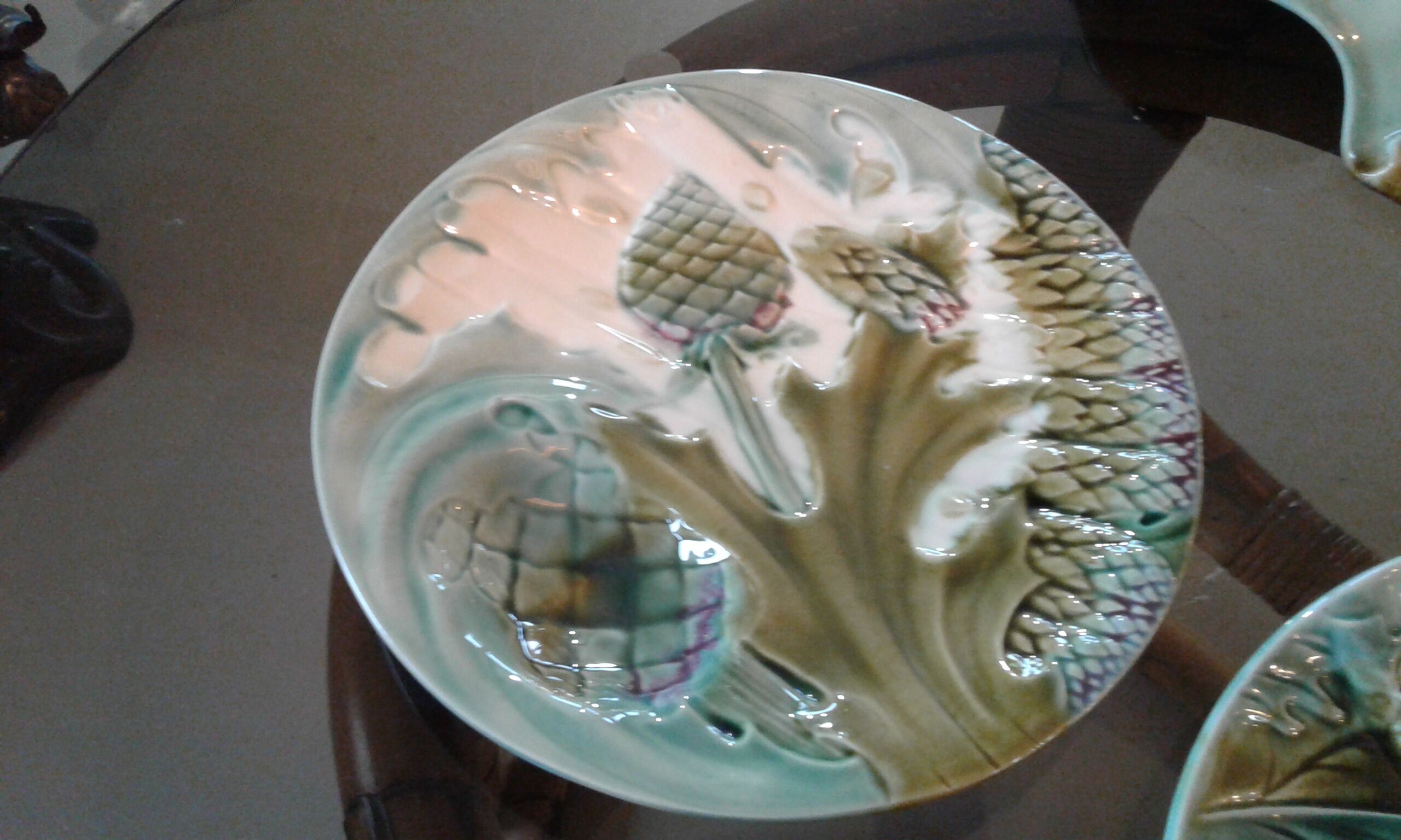 2 plates with asparagus / artichaud Barbotine 19th