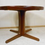 Expandable round teak table