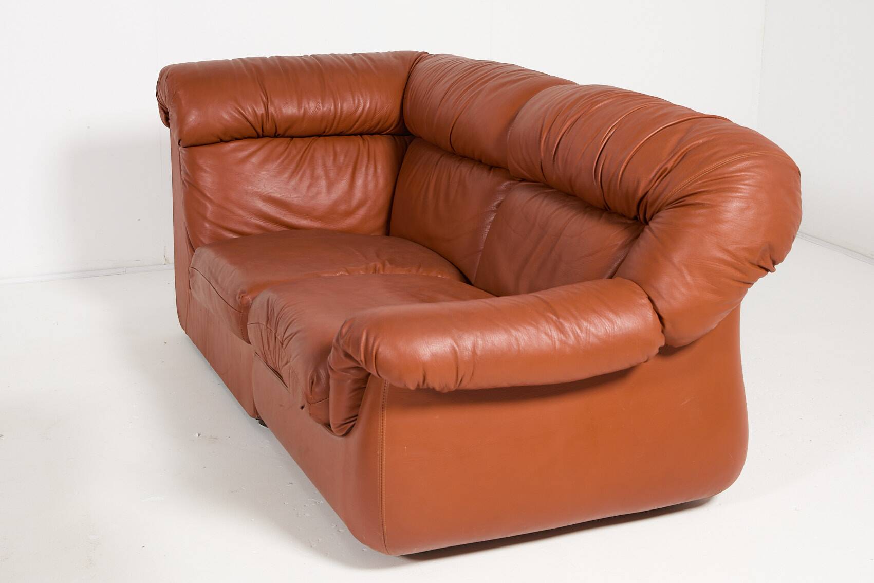 Canapé sectionnel vintage en cuir cognac au design italien des années 1970