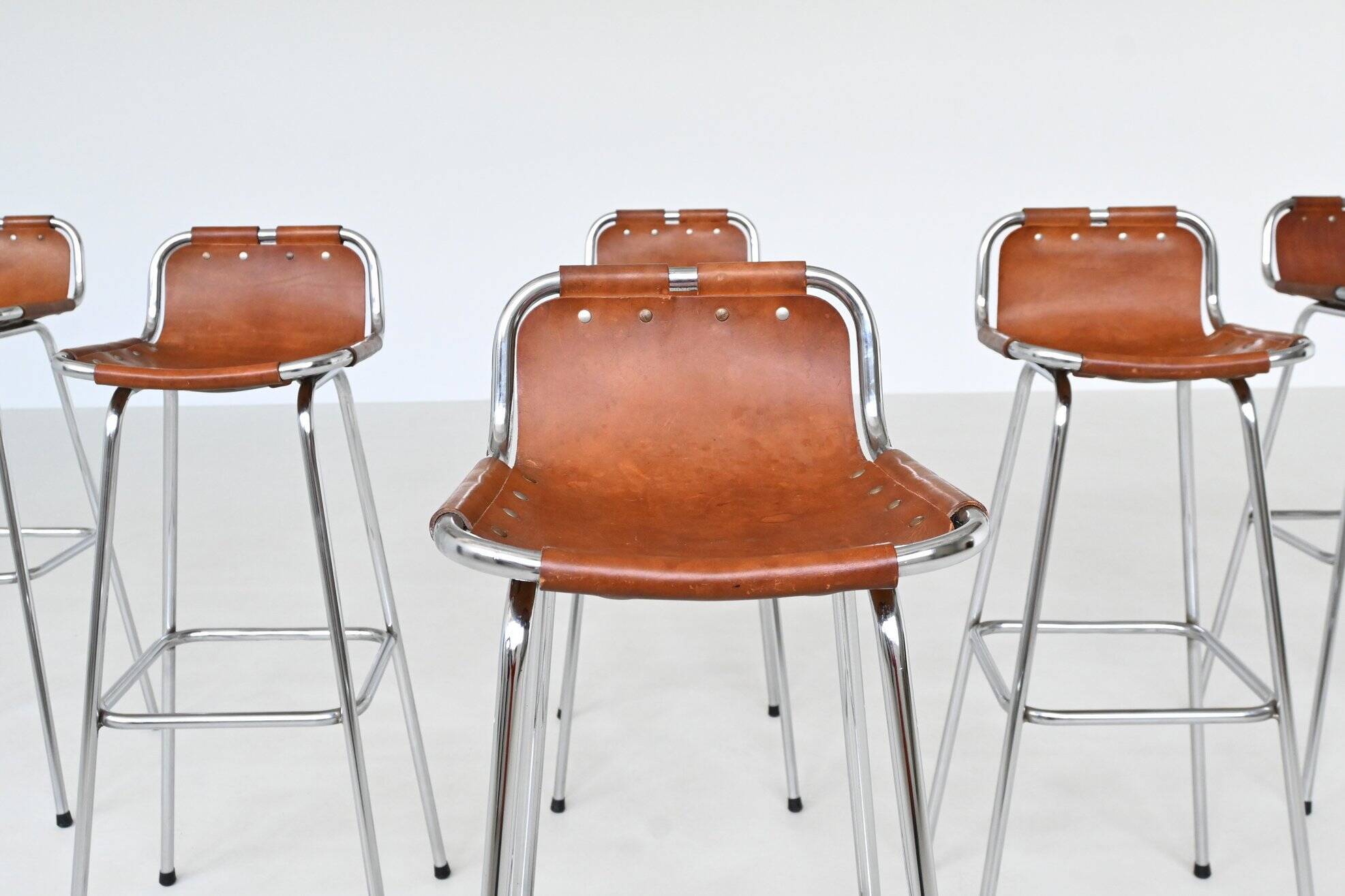 Ensemble de six tabourets de bar Charlotte Perriand, Station de ski des Arcs, France, 1960