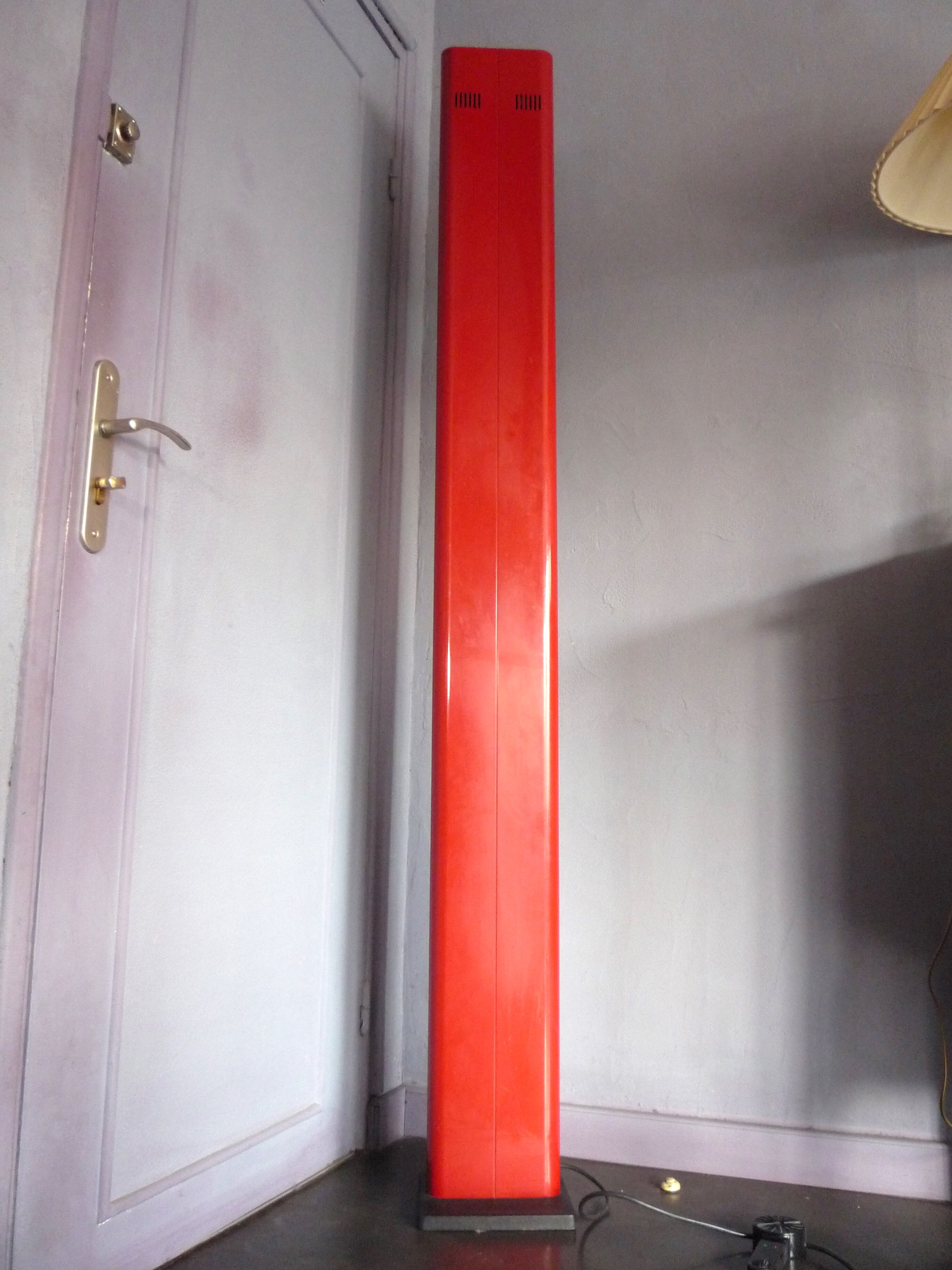 Gianfranco Frattini red laqué metal lamppost,  Relco editor