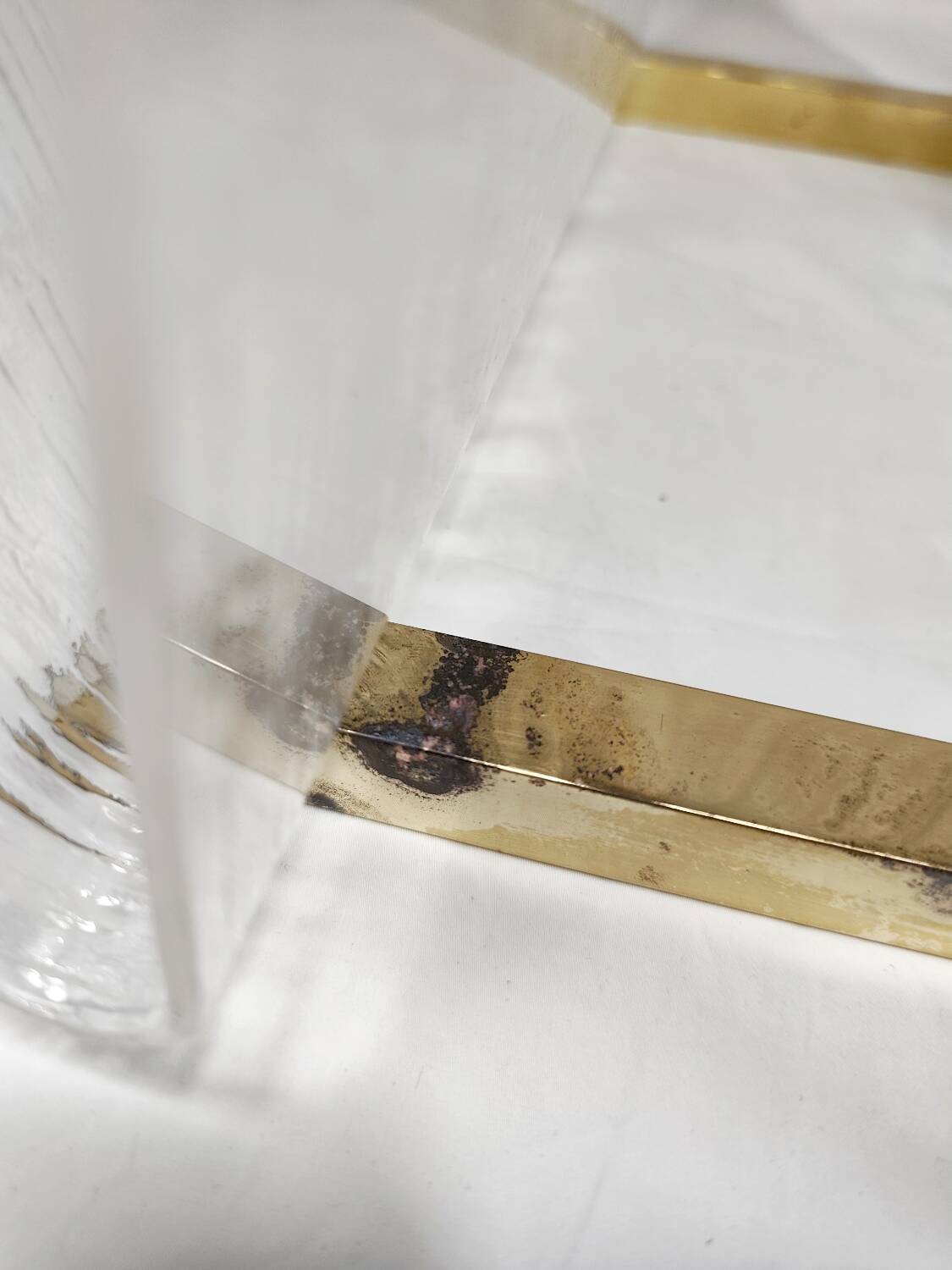 Revistero de metacrilato y latón. España, 1980s.