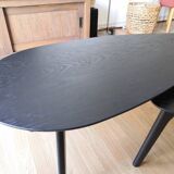 Pebble-shaped coffee tables