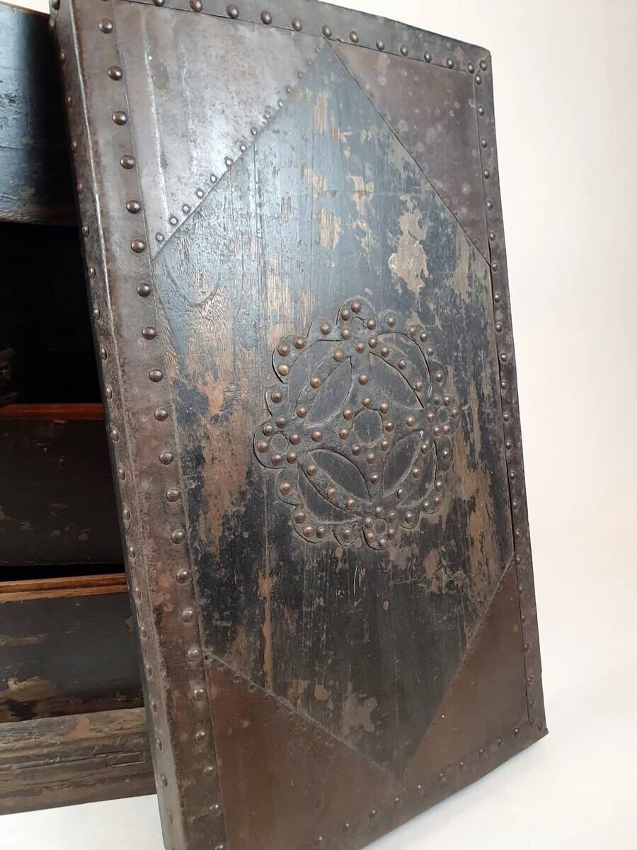 Large lacquered wooden wedding chest - China - 19th century