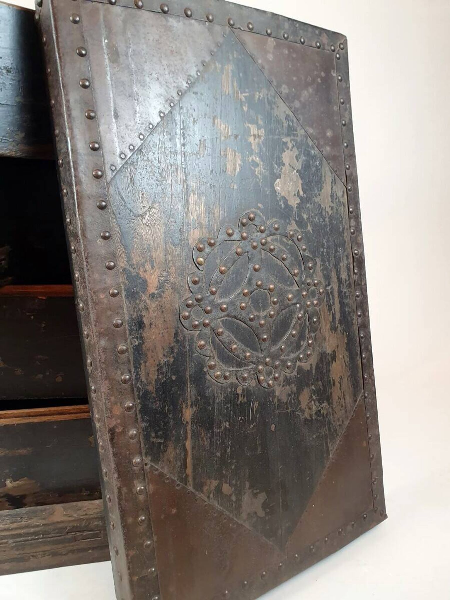 Lacquered wedding chest, China 19th century