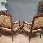 Paire de larges fauteuils style Louis XV