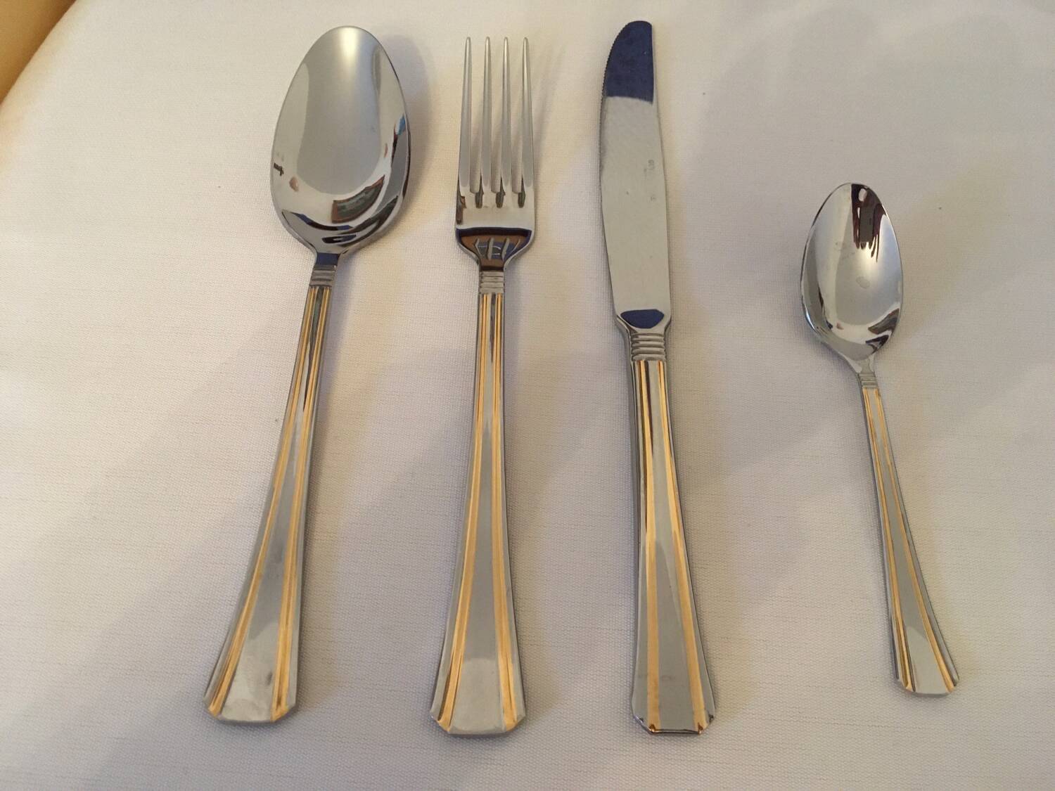 Vintage Guy Degrenne covered service.