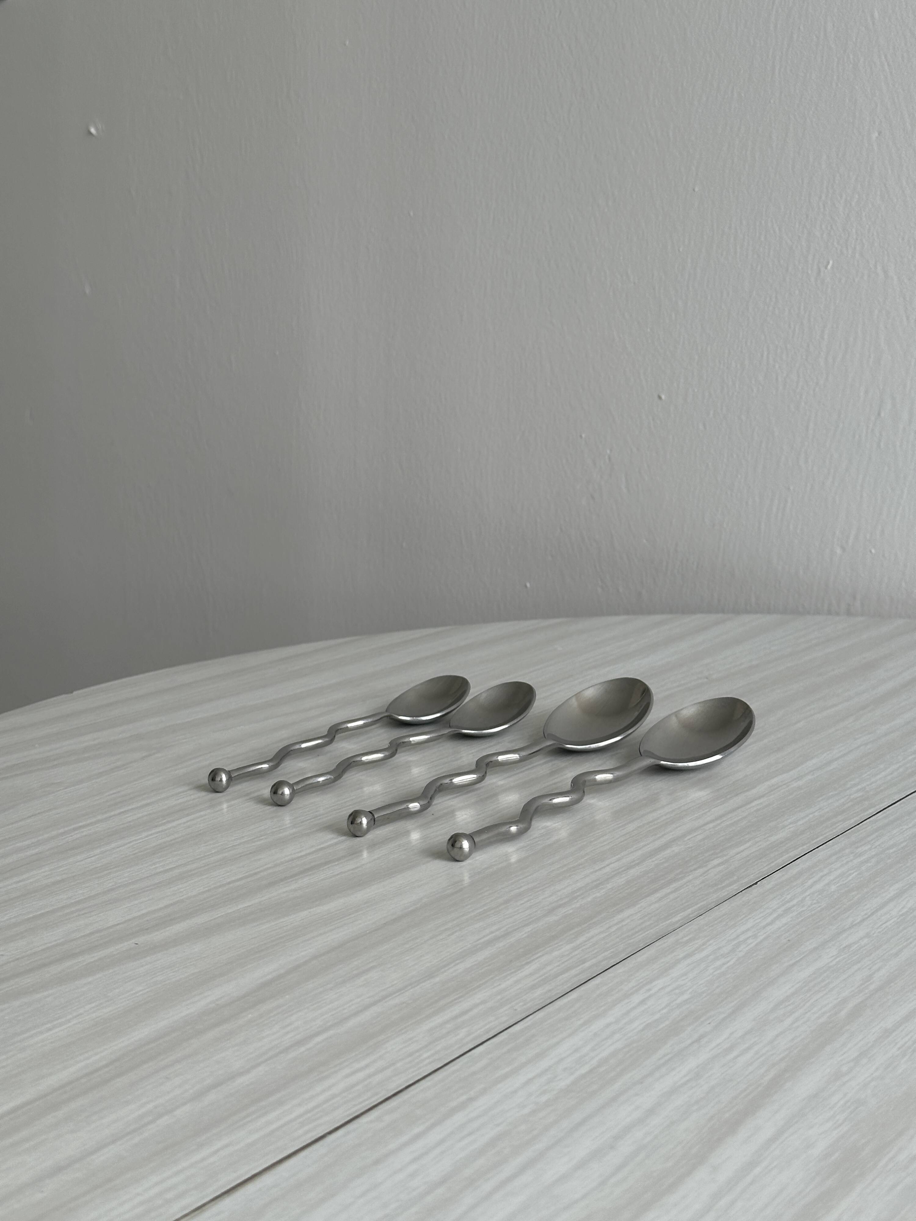 Set of 4 silver-plated metal spoons