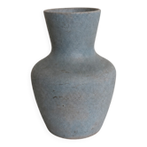 Petit vase en grès émaillé bleu-gris signé CB, travail d'atelier, anné