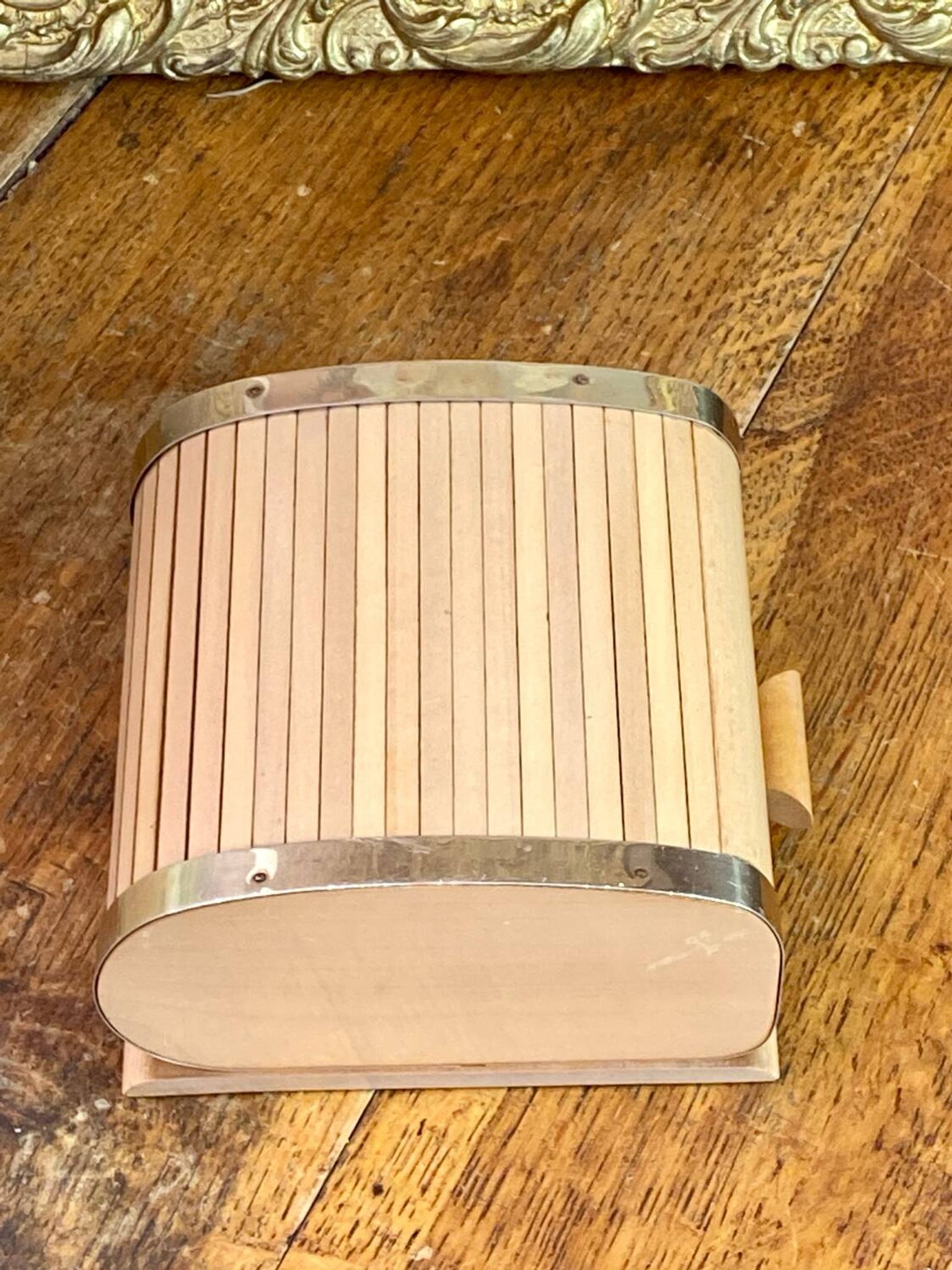Boîte à cigarettes ou cigarillos à clapet coulissant