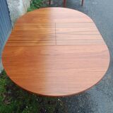 Extendable Scandinavian table