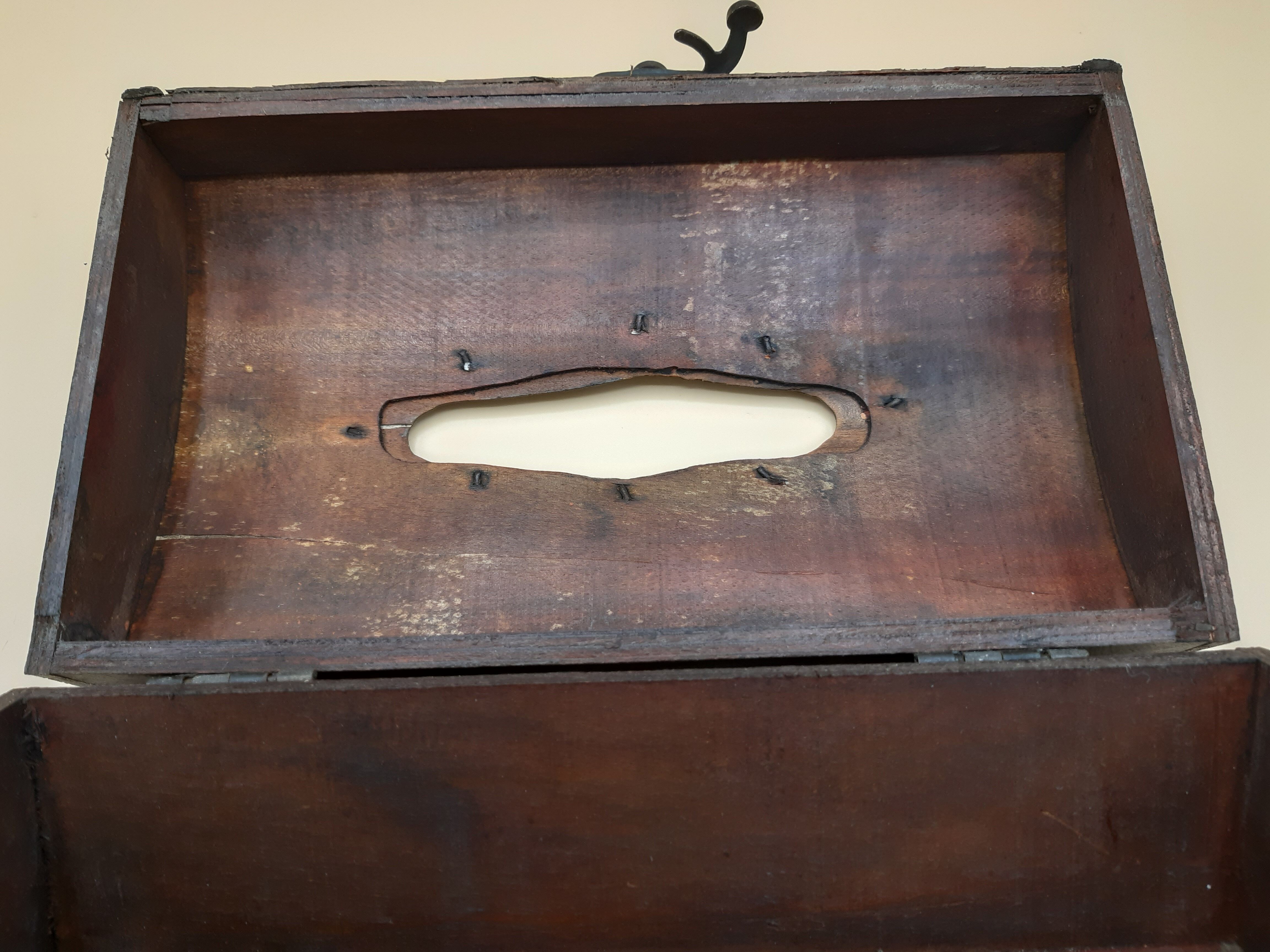 Boîte à mouchoir en bois
