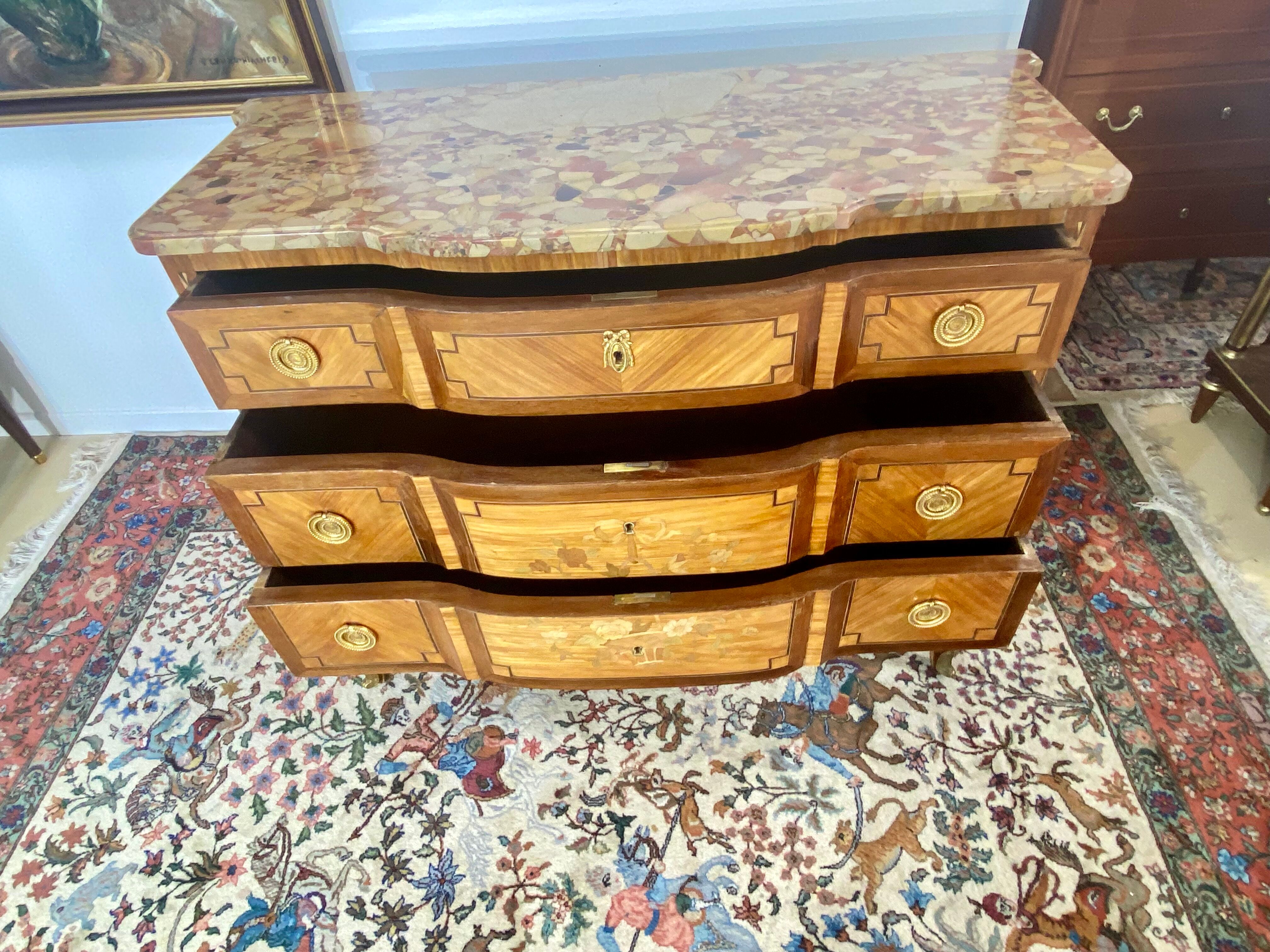 Commode Transition pink marble top Breche d'Aleppo