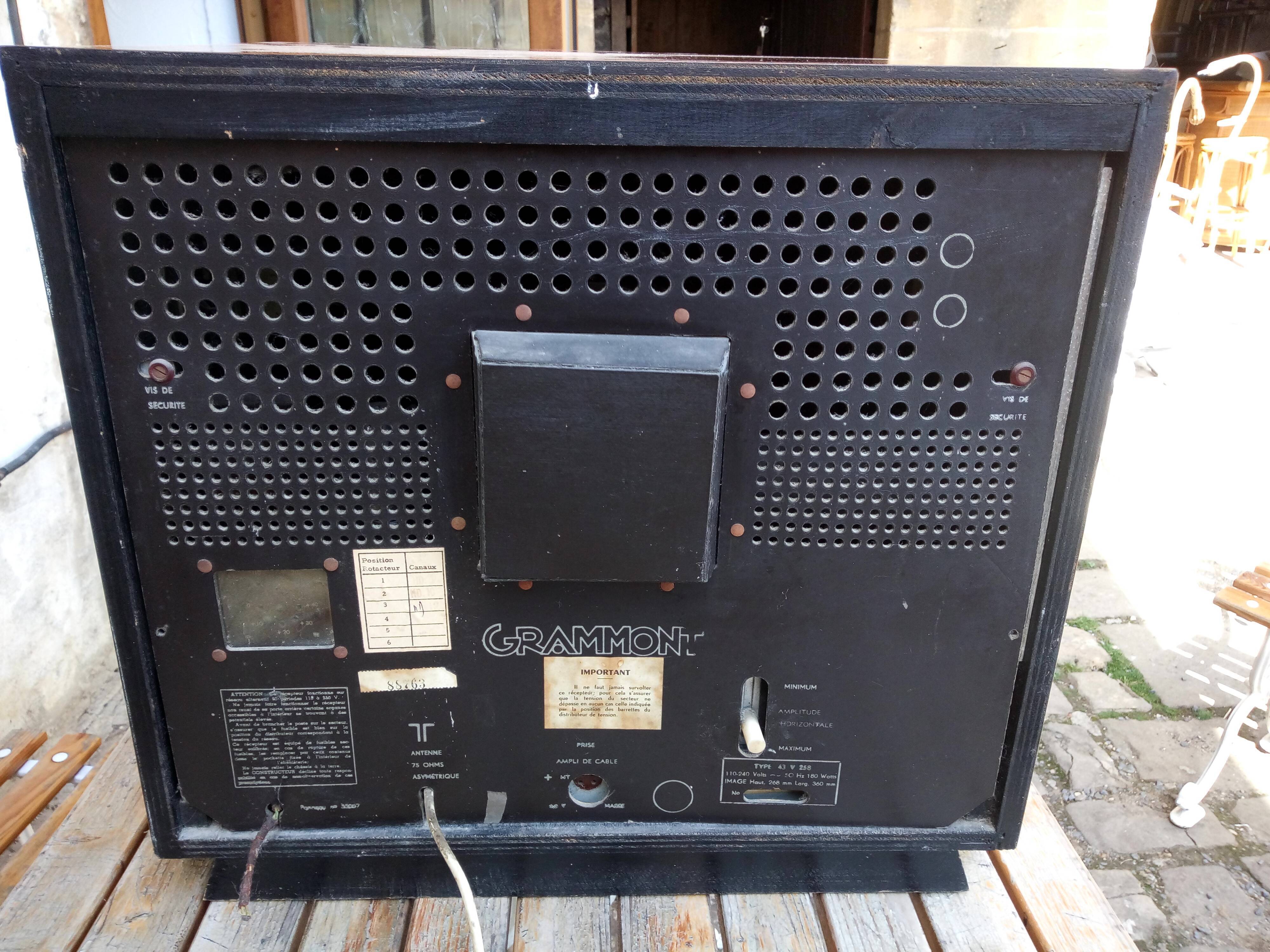 Tv in wood and glass