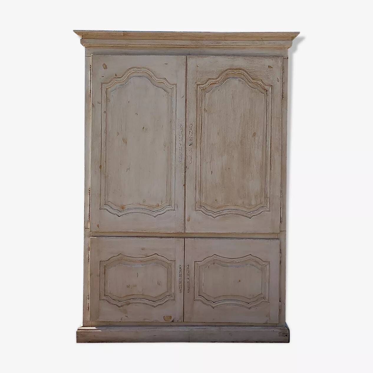 Armoire en bois écru
