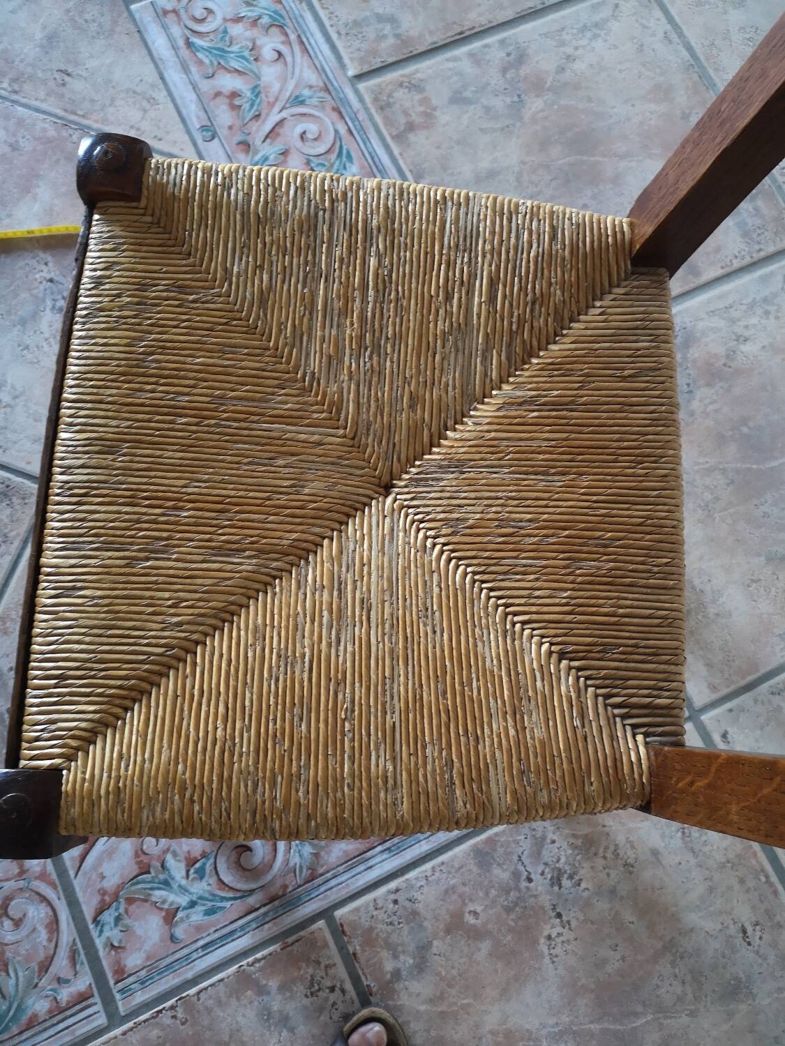 Set of 5 straw chairs