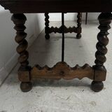 Monastery table with twisted legs in solid walnut, 19th century.