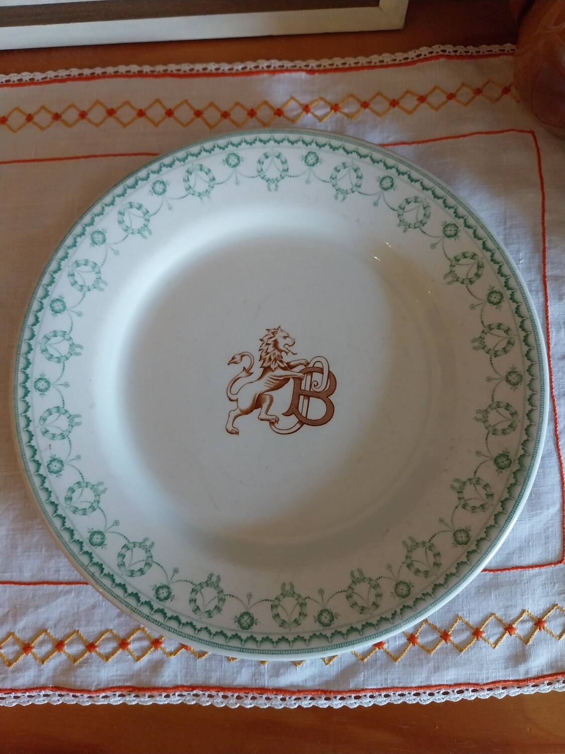 Assiette plate antique terre de fer Cauldon ware