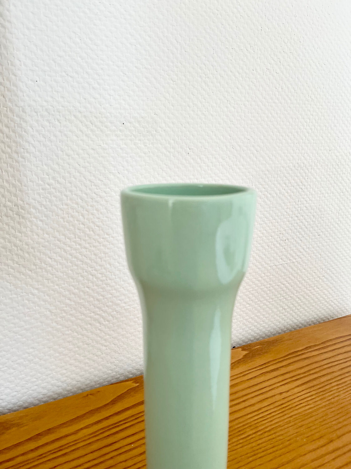 Vase en céramique graphique vert pastel