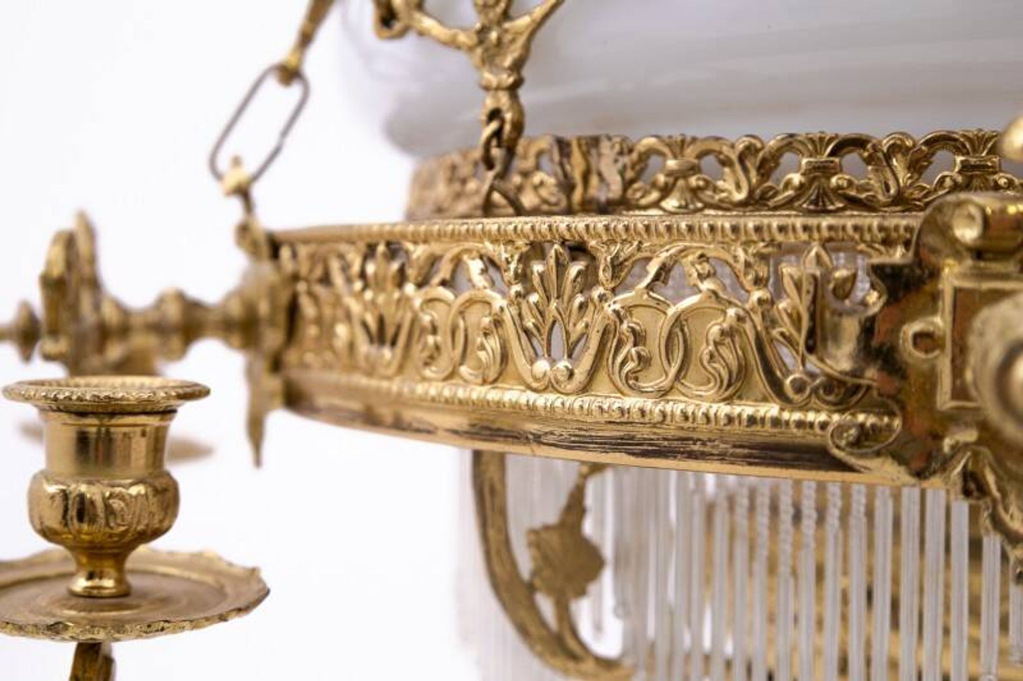 Lustre en laiton de la première moitié du XXe siècle.