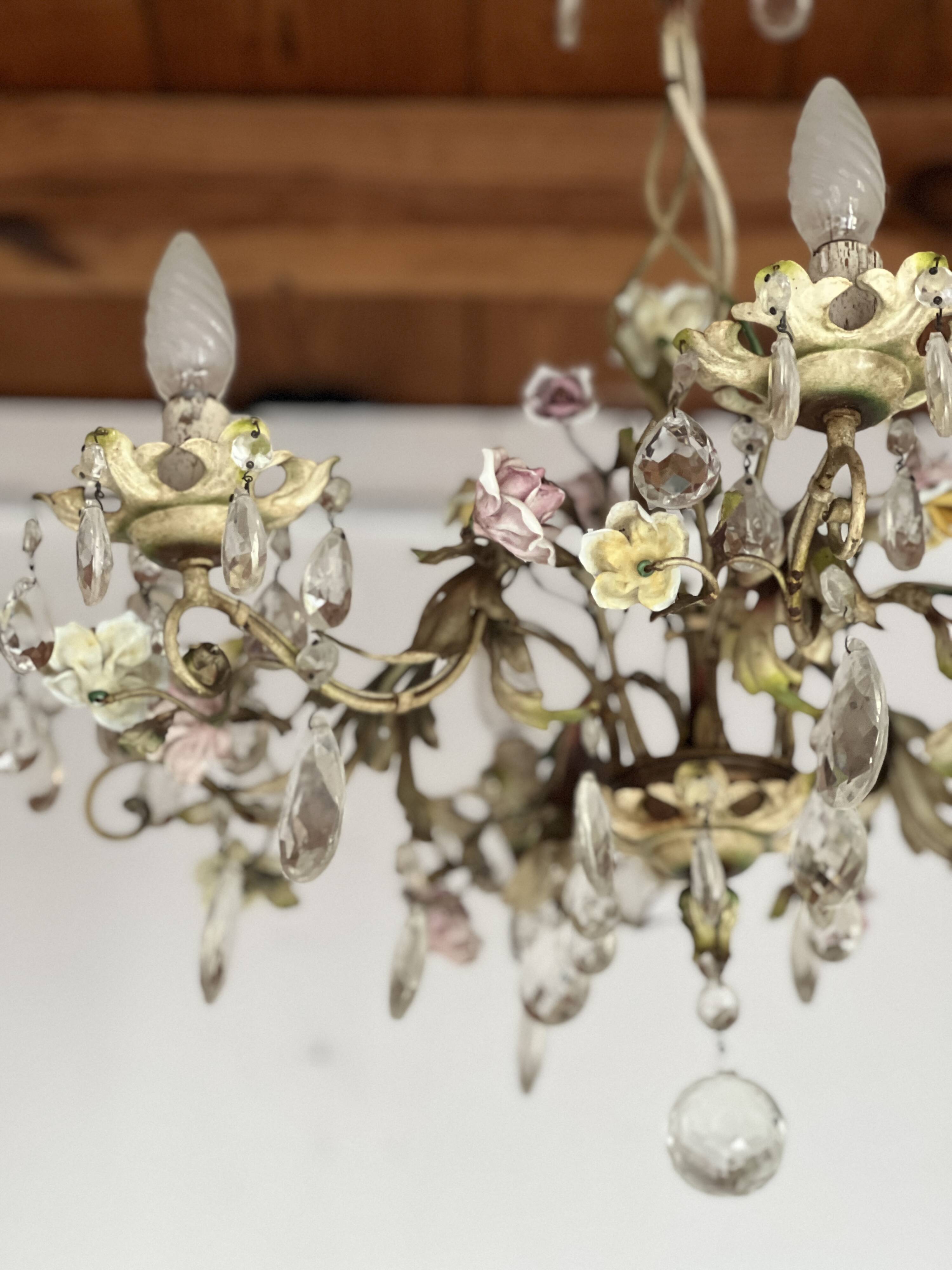 Chandelier with a floral porcelain decoration and pendants