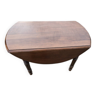Extendable/foldable round table in walnut