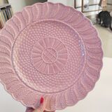 Plat en barbotine rose pâle