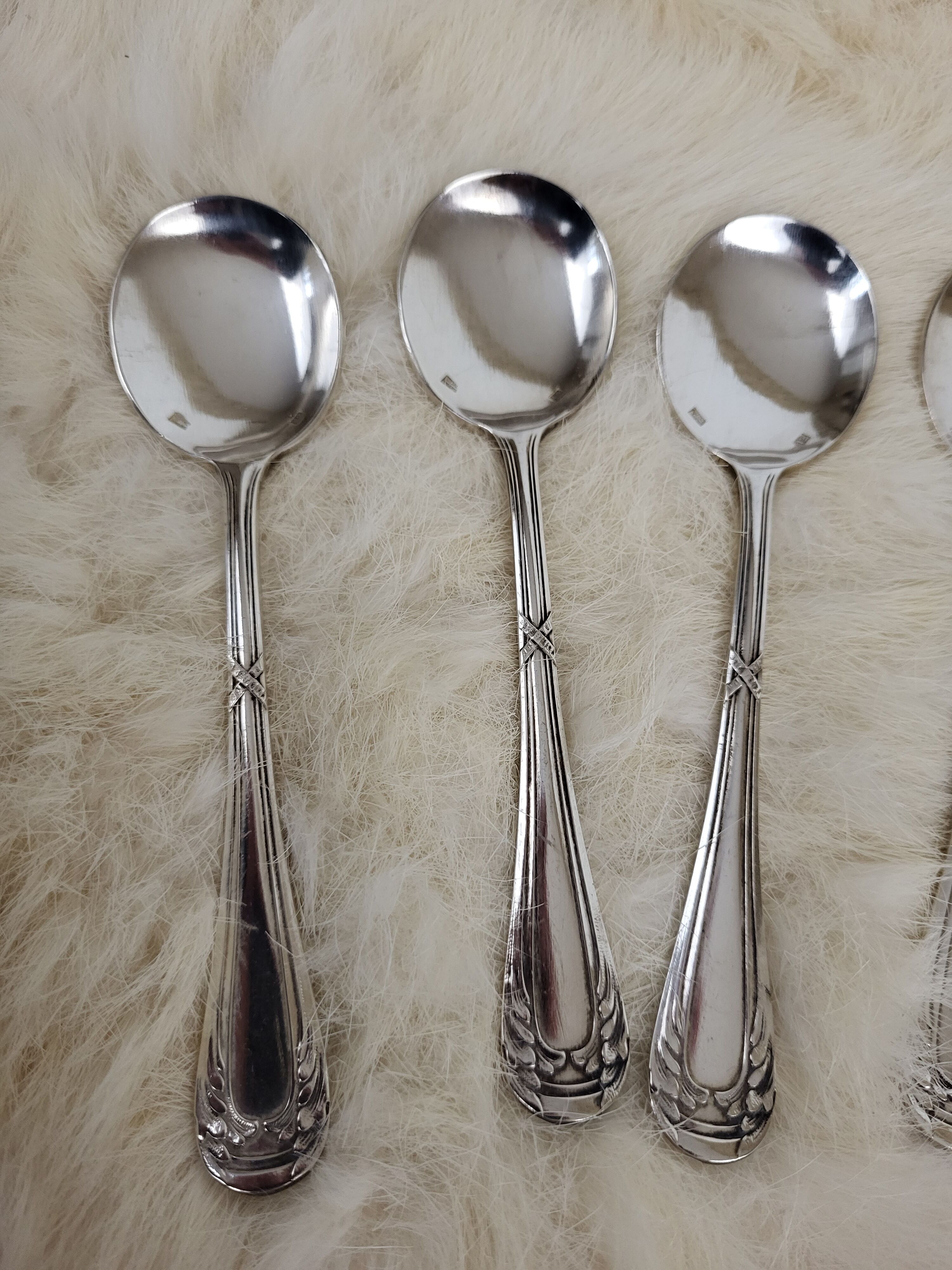 Set of 6 silver metal cream spoons