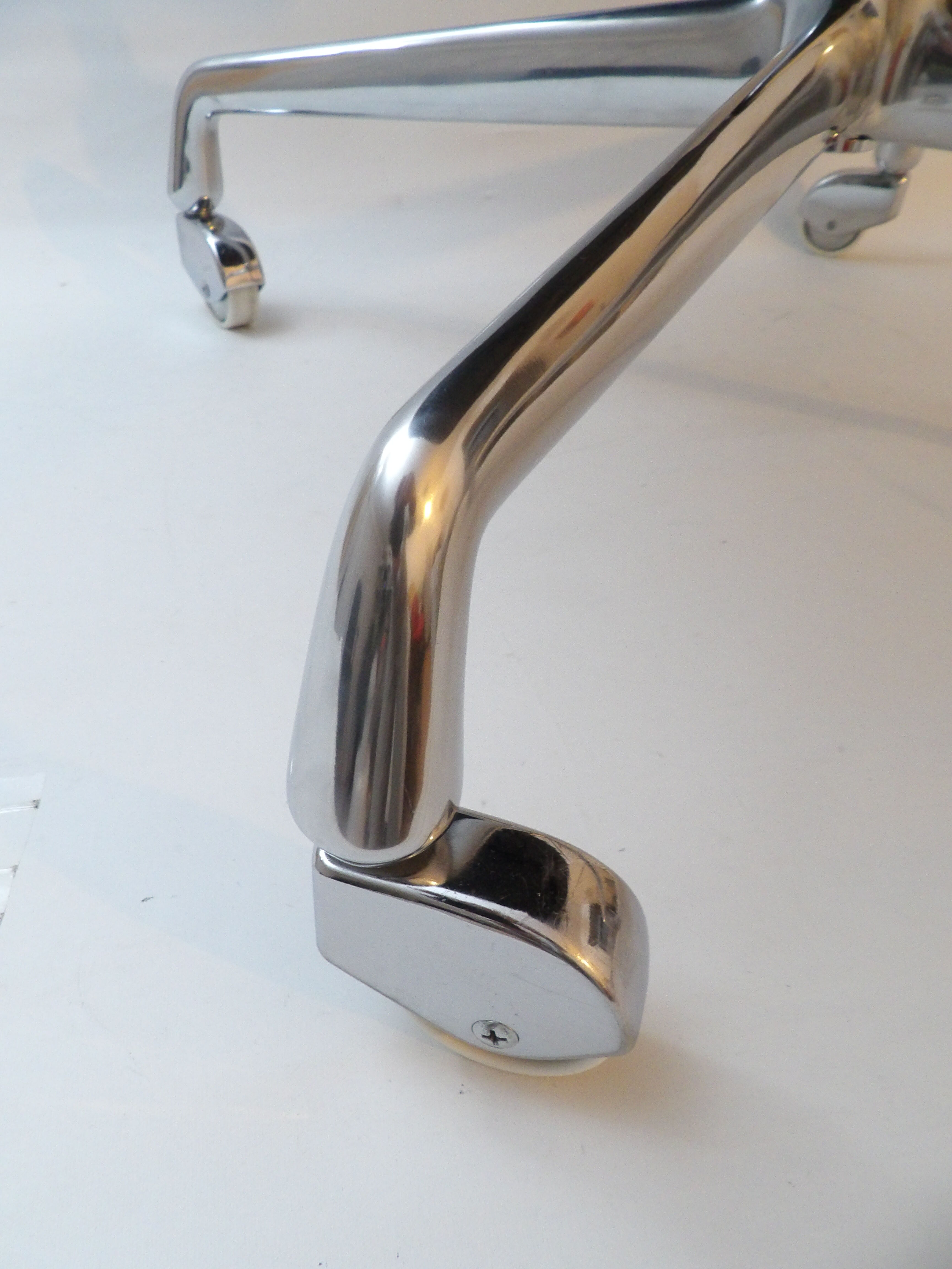 Charles Eames "Time Life" office chair edited by Herman Miller