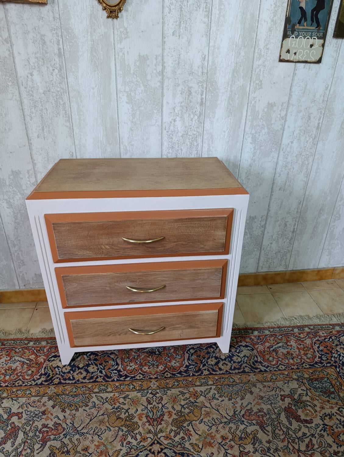 Small oak chest of drawers