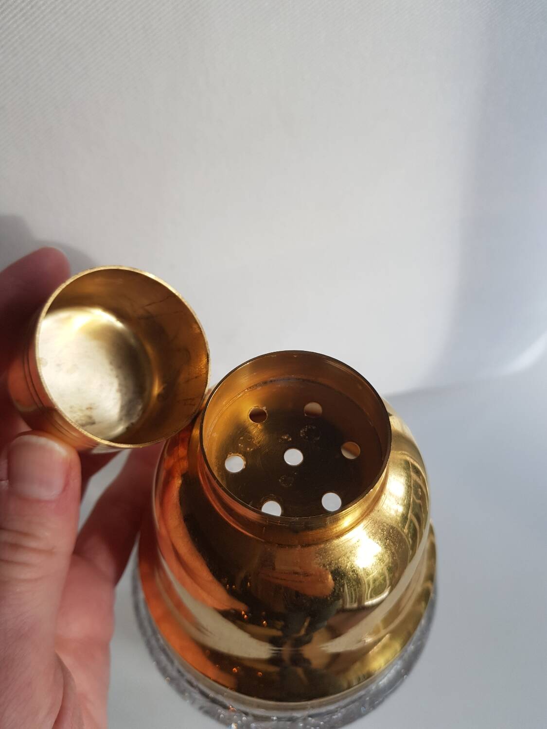 Shaker à cocktail en verre craquelé du milieu du siècle avec détails plaqués or