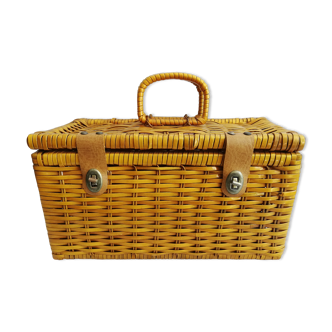 Case, suitcase, wicker trunk
