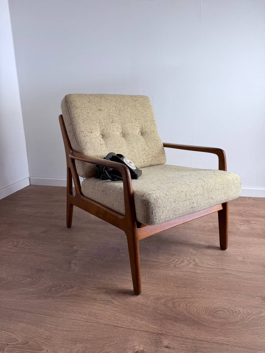 Vintage 80s Scandinavian armchair – wood and beige tweed
