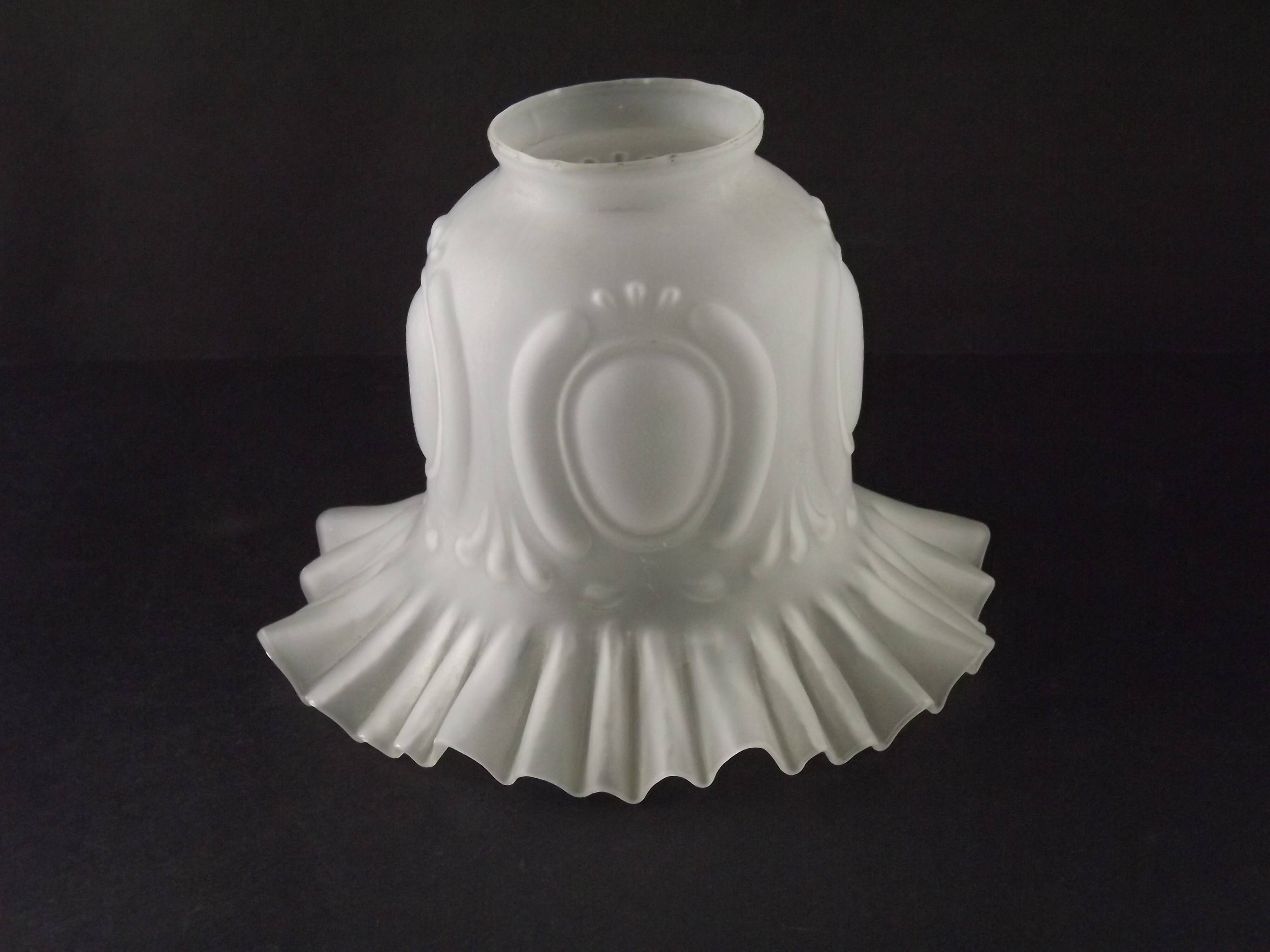 Abat-jour décoratif français vintage blanc opaque avec bordure à volants