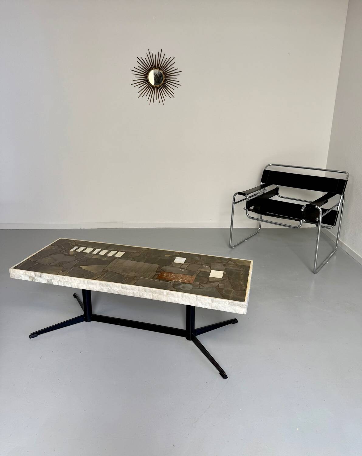 Ancienne table basse en pierre mosaïque design années 70 pied métal vintage