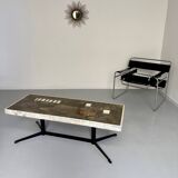 Ancienne table basse en pierre mosaïque design années 70 pied métal vintage