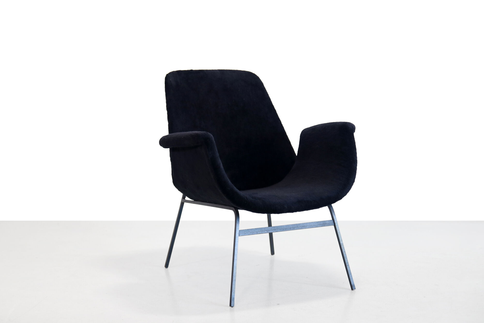 Vintage Italian armchair in black velvet attributed to Gastone Rinaldi