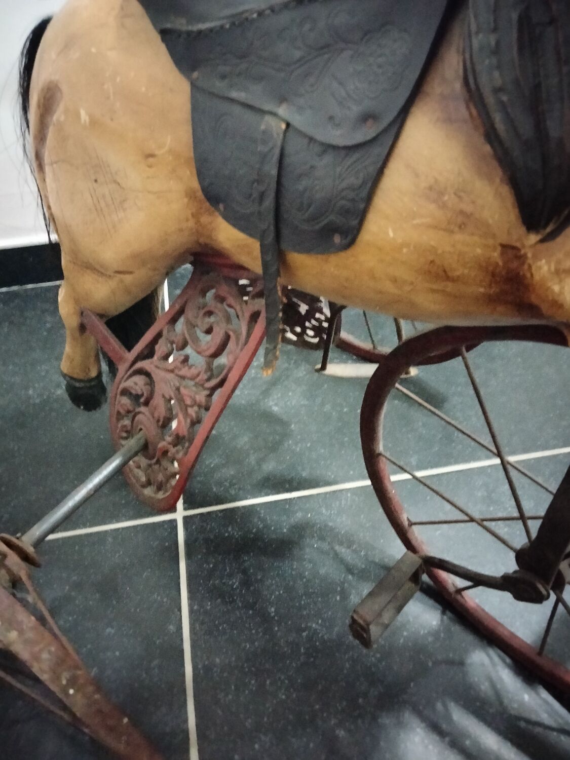 Tricycle cheval en bois et métal