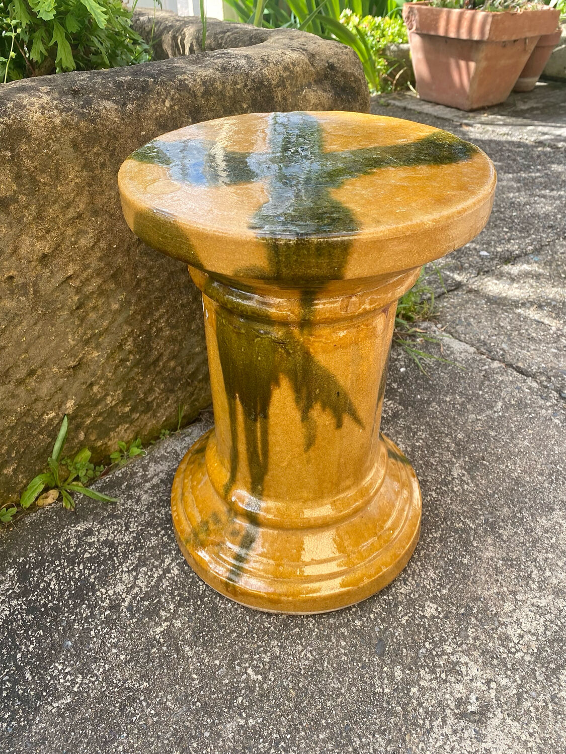 Southern France stool in glazed ceramic