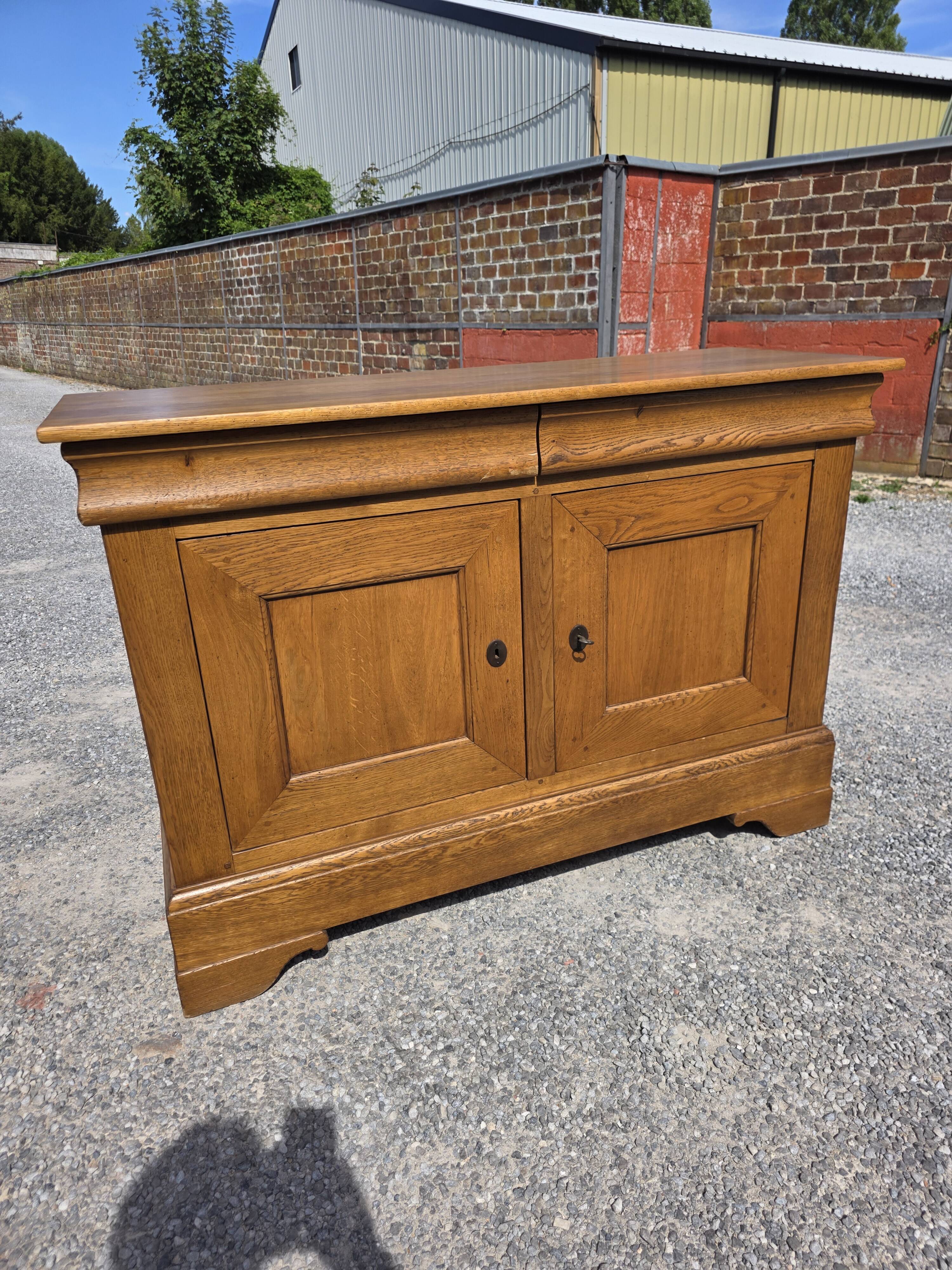 Louis Philippe buffet in solid oak.