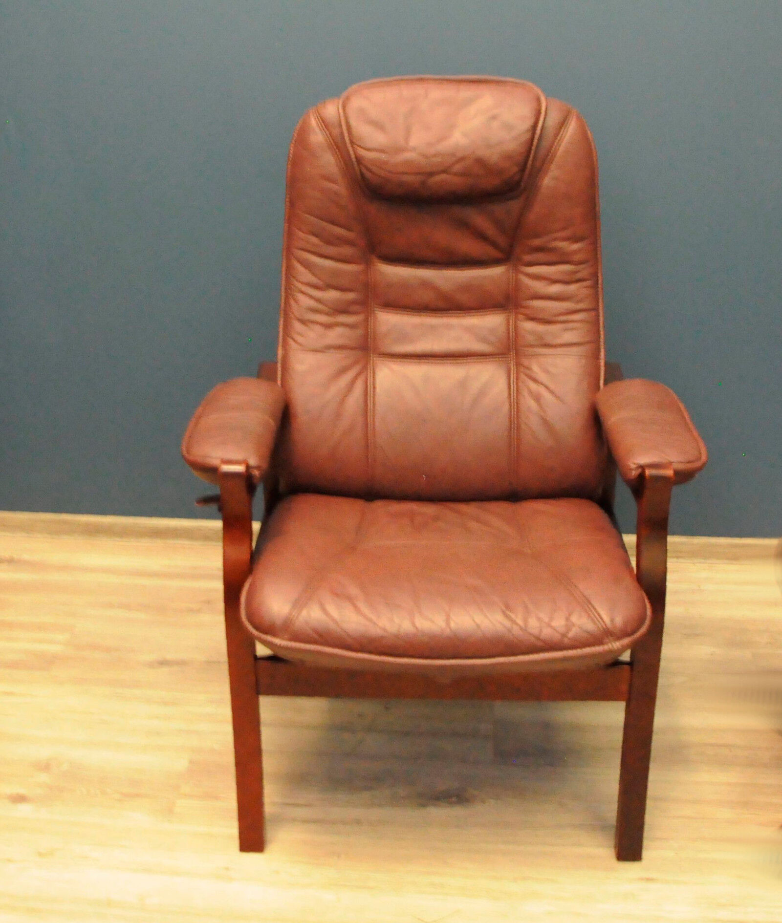 Mobel Team Fold-Out, Scandinavian leather armchair