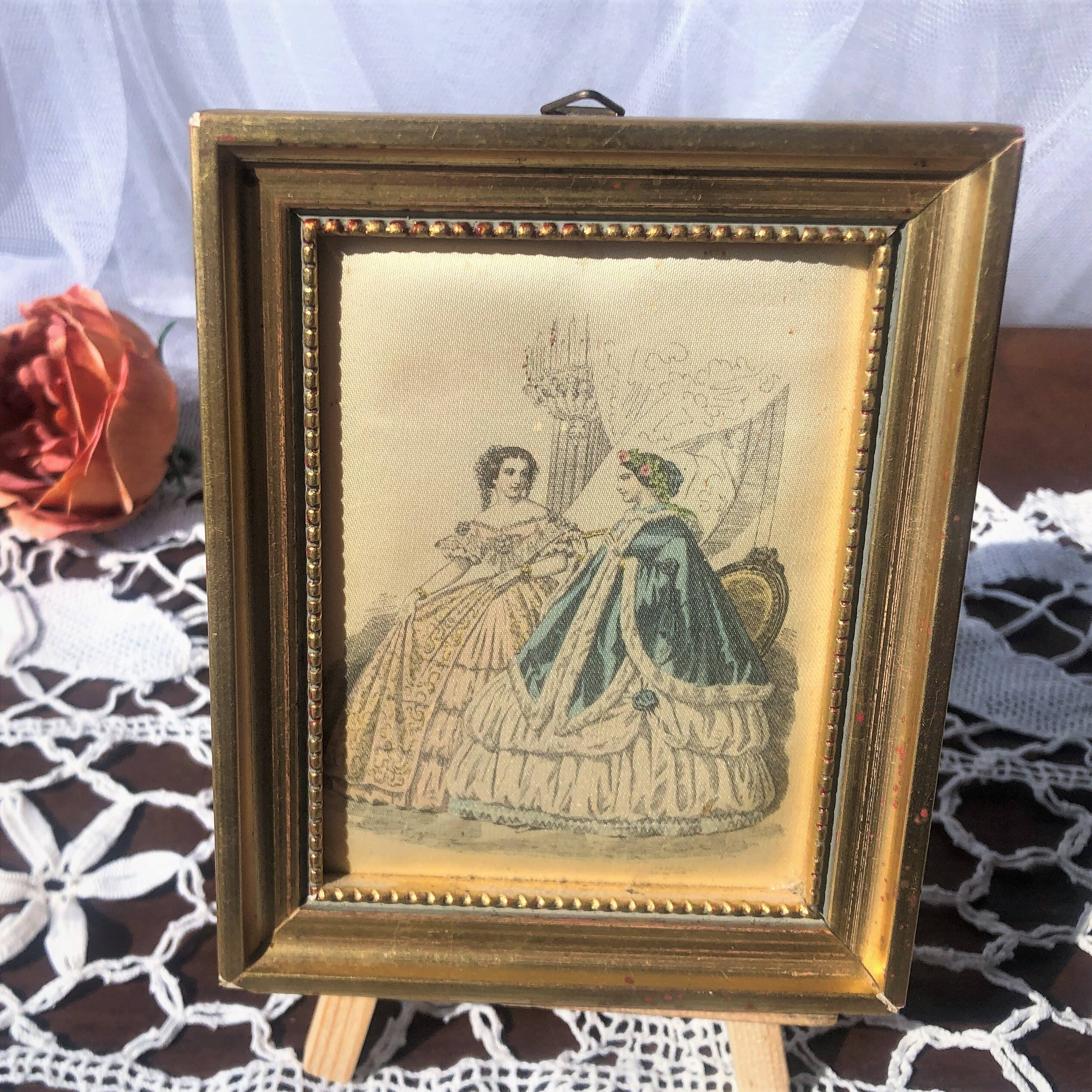 Lot de deux petits cadres portrait de marquises