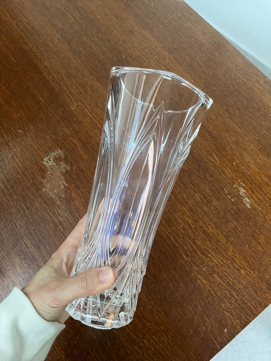 Grand vase torsadé en verre