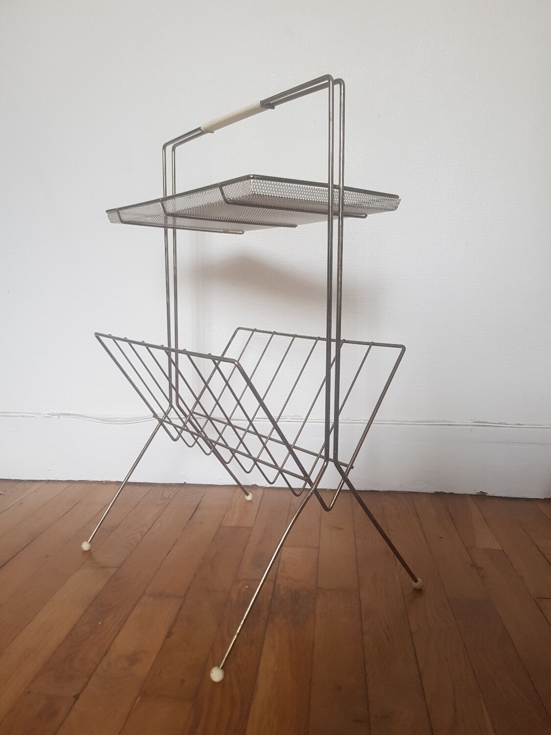 Magazine holder