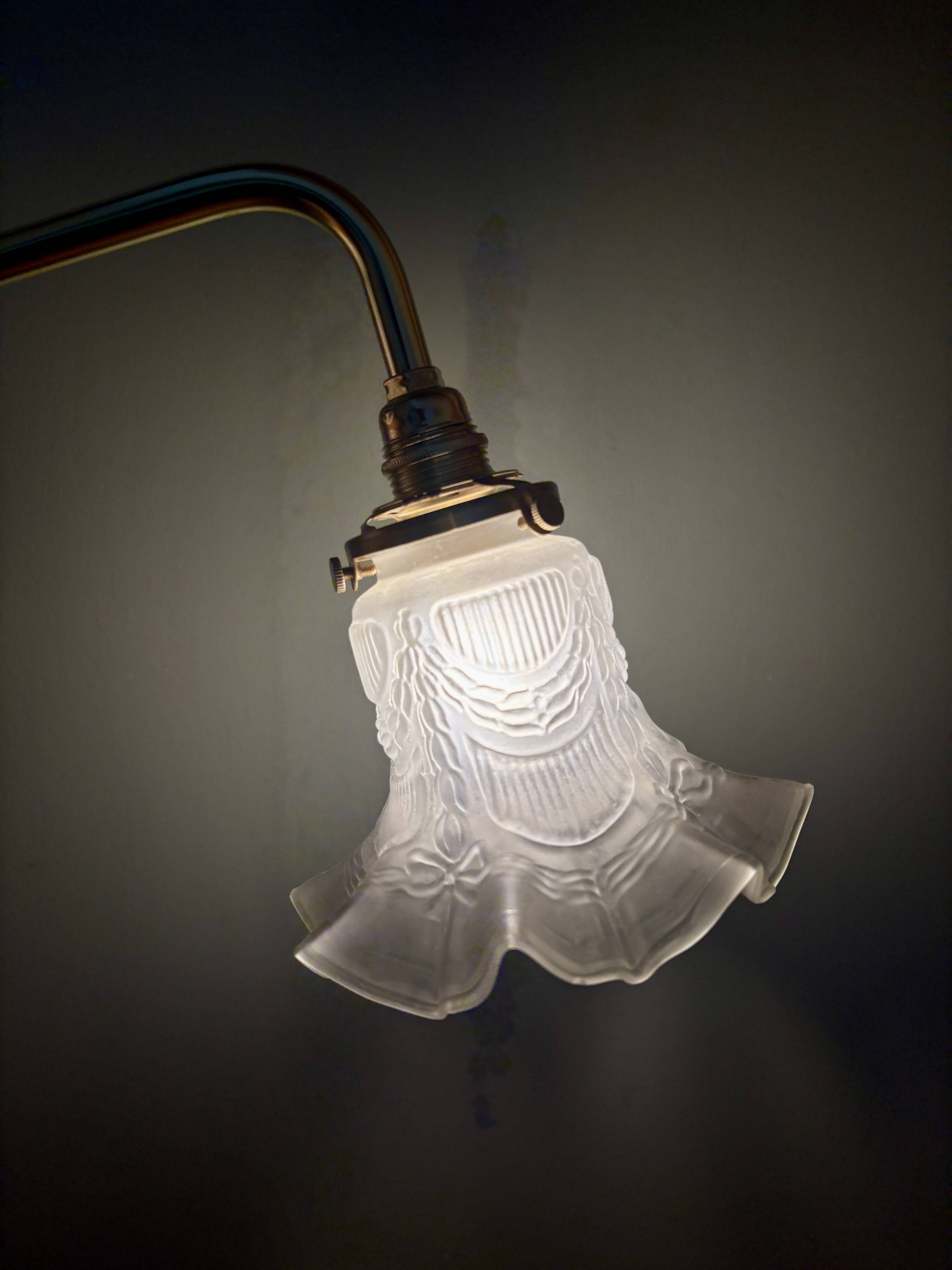 Vintage tulip gold elbow wall lamp in frosted glass