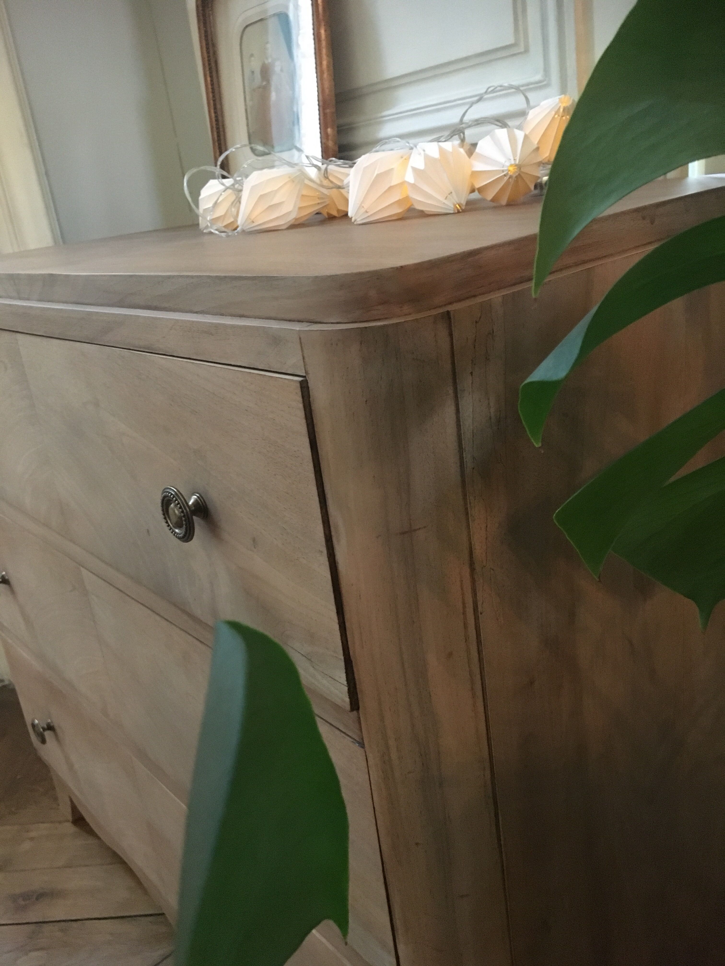 Walnut veneer chest of drawers 1930s