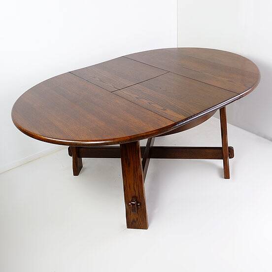 Table de salle à manger ronde à rallonge en chêne massif Brutalist 1950s Mid-20th Century