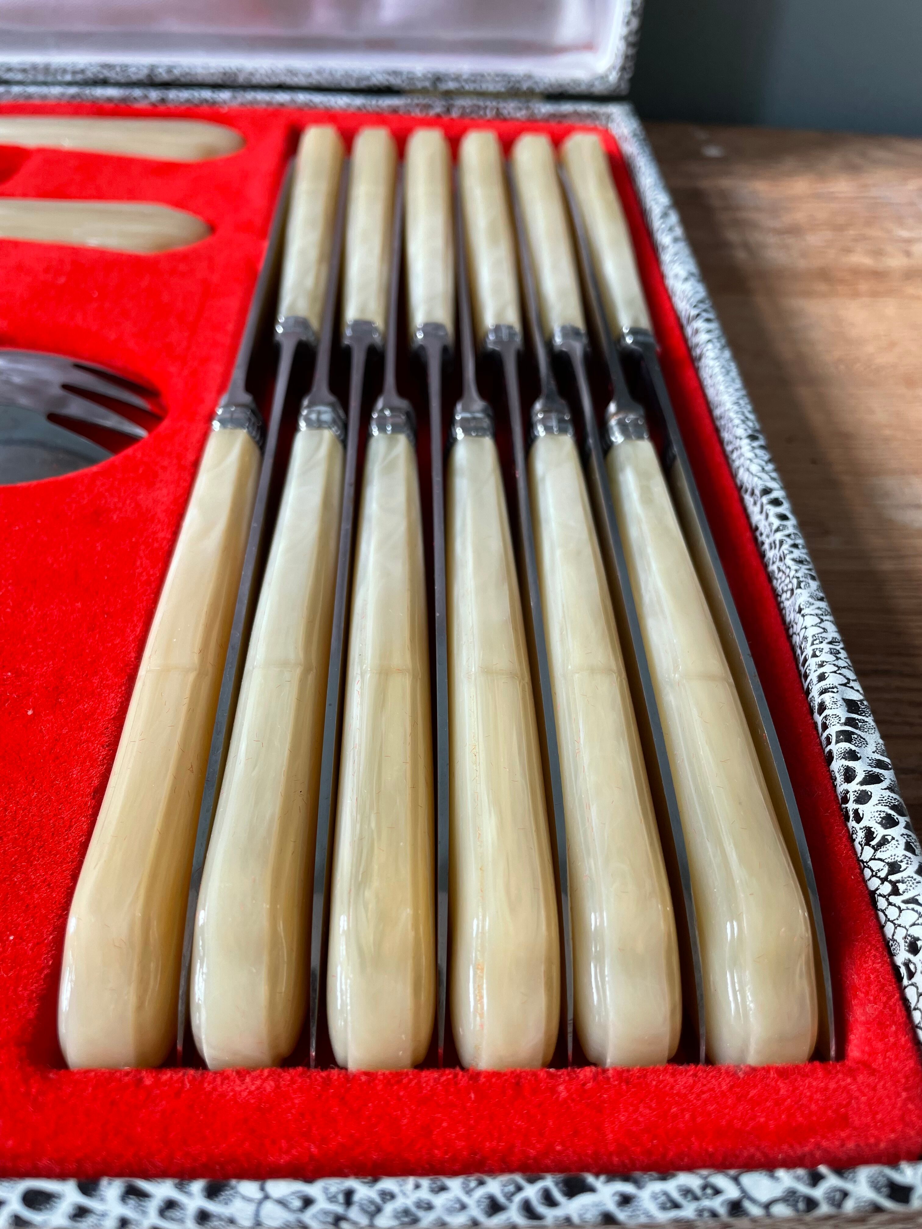 Housewife of 29 pieces "The trumpet" in stainless steel and horn